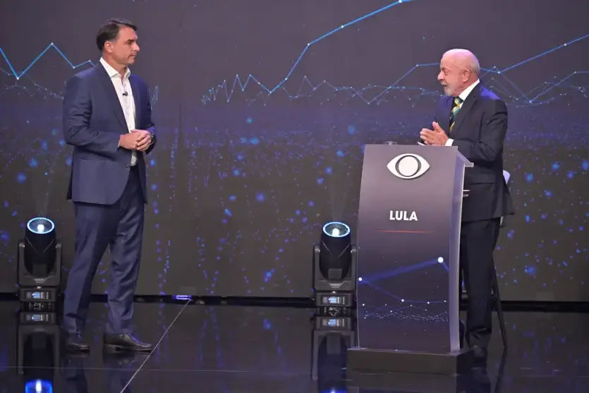 Debate entre Lula e Flávio tem discussão sobre corrupção, escala 6×1 e desafio de abertura de contas